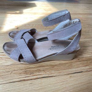 Naot 'Wand' sandal in Stone Nubuck/Glass Brown - size US 5 / EU 36
